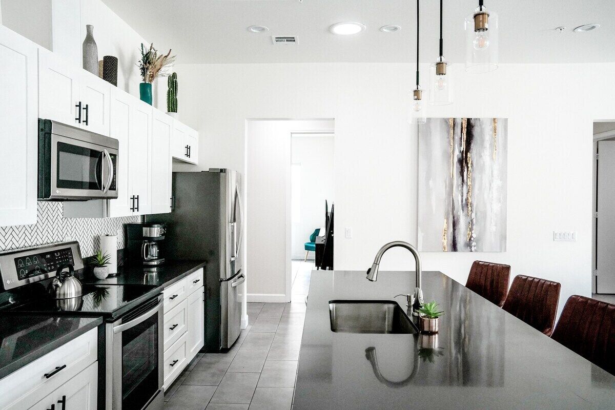 雪櫃、微波爐、焗爐、爐具