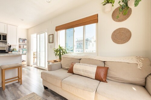 Rockaway North - Family Friendly, Garage Parking & Laundry