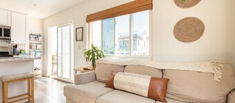 Rockaway North - Family Friendly, Garage Parking & Laundry