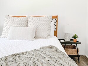 3 bedrooms, desk, iron/ironing board, free WiFi