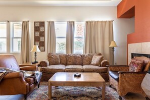 TV, fireplace, table tennis - La Rana Azul - Pool, Spa, Gym, Tennis - 2BR#066251 (La Quinta)
