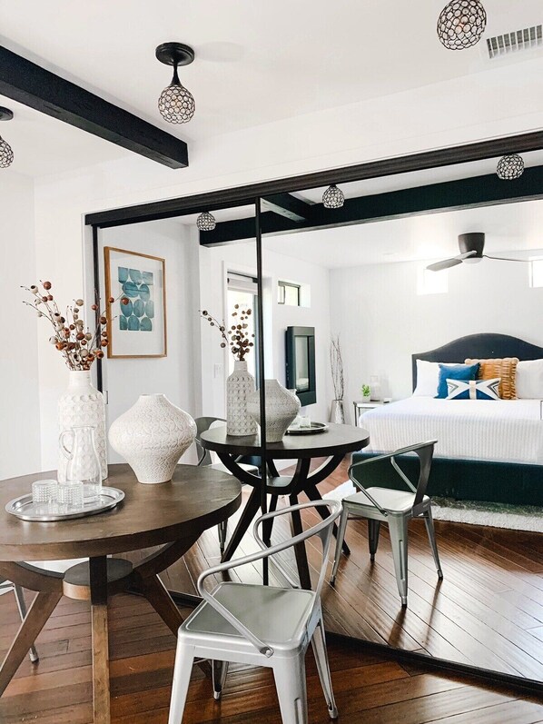 3 bedrooms, desk, iron/ironing board, free WiFi