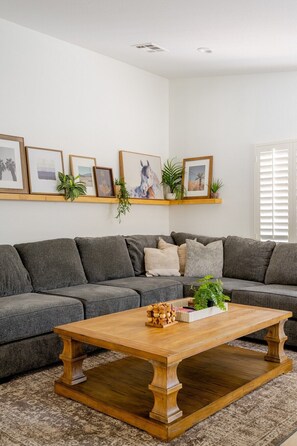 TV, fireplace, books - Carranza Cove — Private Pool, LIC #221952 (La Quinta)