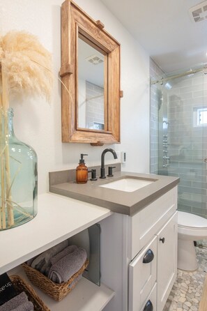 Hårføner og håndklær