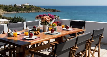 One step from the beach with breathtaking sea view and free parking