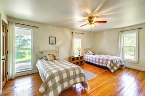 4 bedrooms, iron/ironing board, internet, bed sheets - Spacious Missouri Vacation Rental w/ Fire Pit! (Greenfield)
