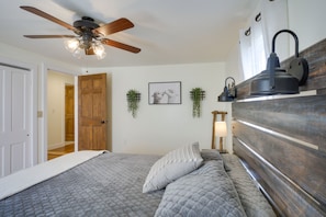 4 bedrooms, iron/ironing board, internet, bed sheets - Spacious Missouri Vacation Rental w/ Fire Pit! (Greenfield)
