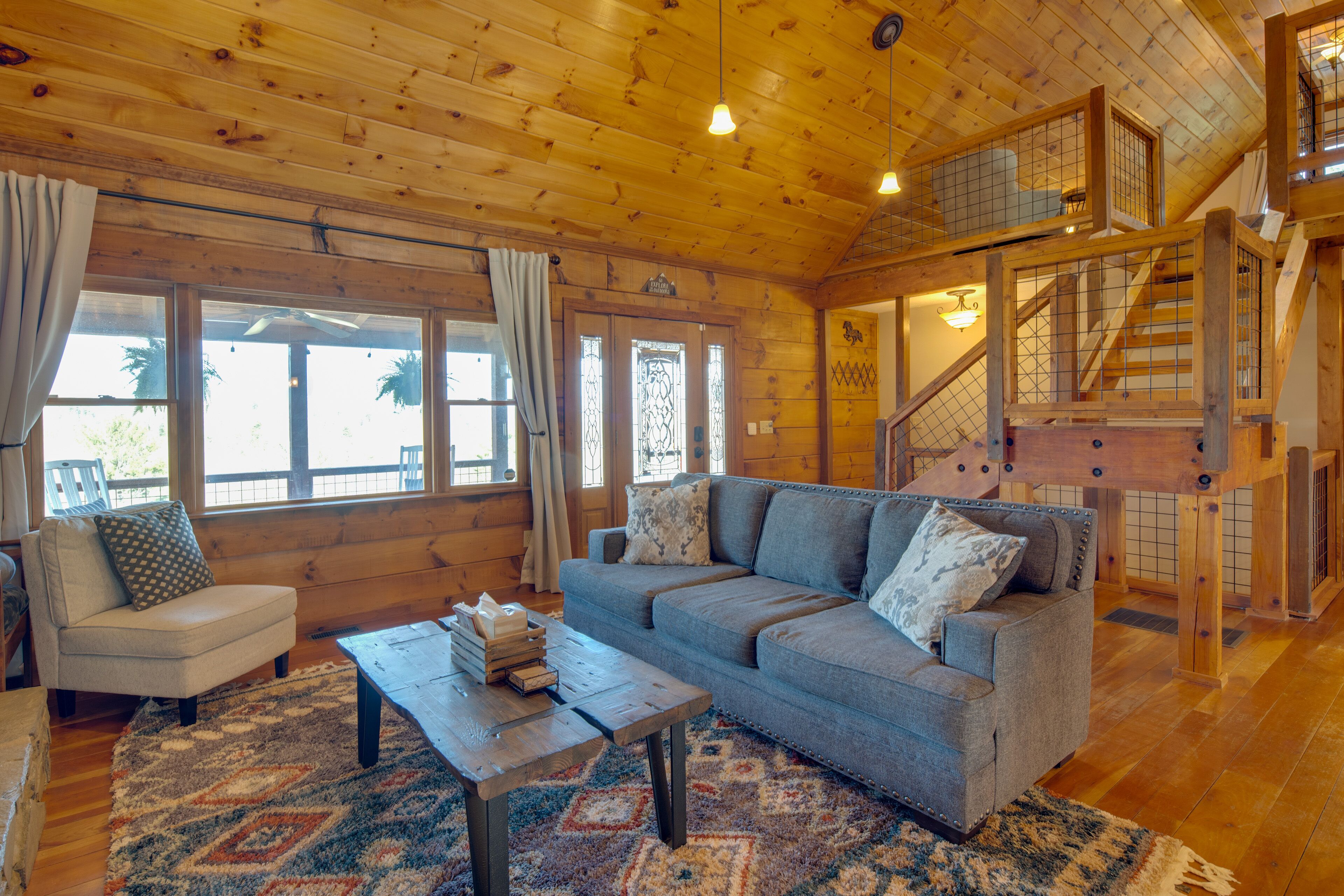 Saluda Cabin Retreat w/ Stunning Mountain Views!