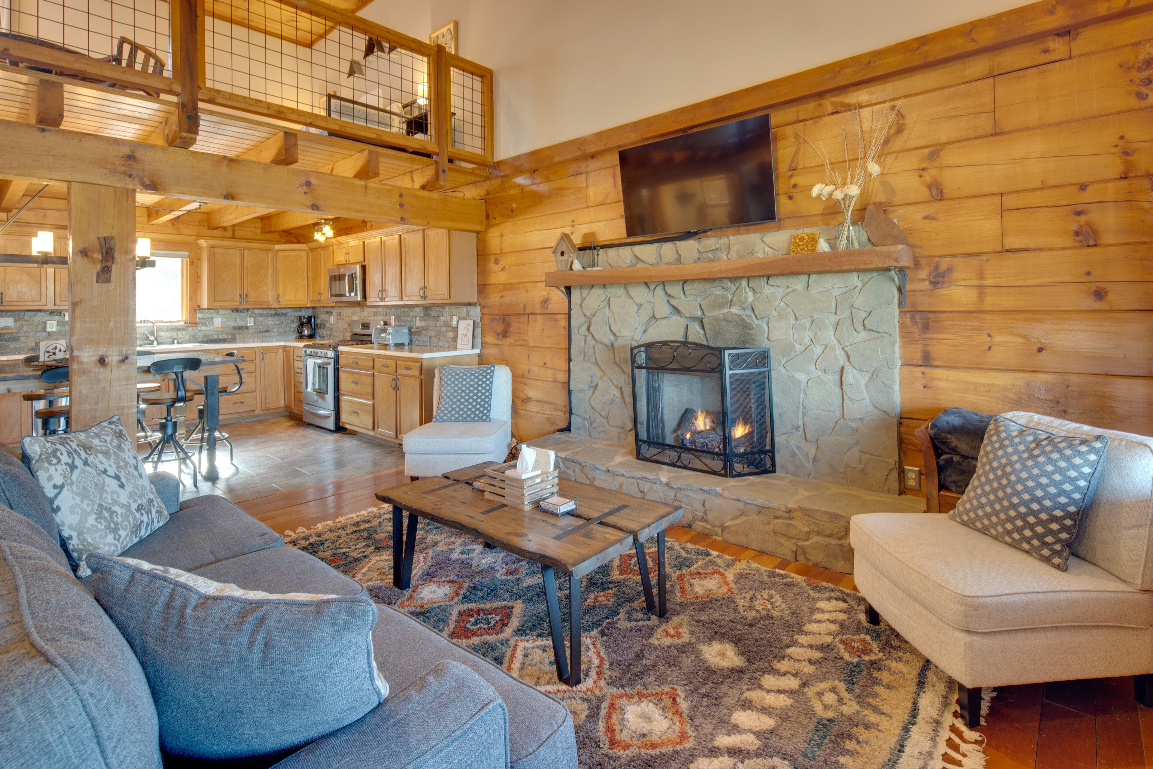 Saluda Cabin Retreat w/ Stunning Mountain Views!