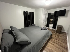 5 bedrooms, desk, travel cot, WiFi