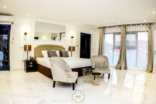 Suite superior | Caixa forta a l'habitació, planxa i posts de planxar i wifi gratuïta