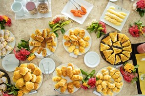 Frokostbuffé hver dag (mot et tillegg)