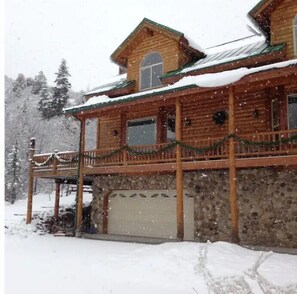 Exterior - A Uinta’s Hot Spot For Your Family (Kamas)