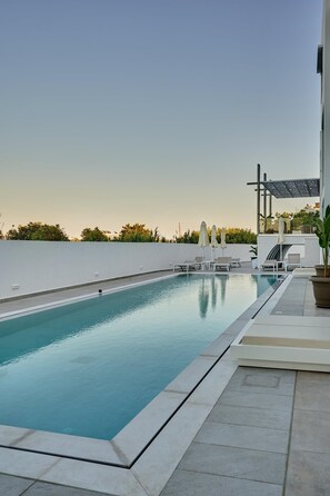 Pool - Hollywood Inn (Rhodes)