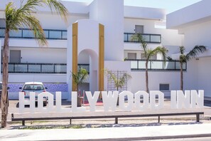 Exterior - Hollywood Inn (Rhodes)