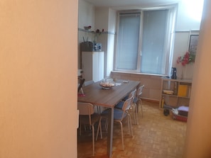 Basic Apartment | Living area