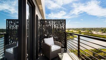 1 bedroom, premium bedding, in-room safe, desk