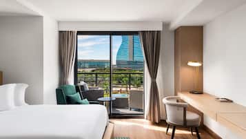 Premium bedding, in-room safe, desk, laptop workspace