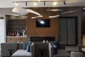 Lobby - La Quinta Inn & Suites by Wyndham Manchester / Arnold AFB (Manchester)