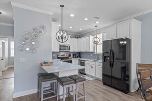 Kjøleskap og kokeplater