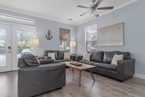 Living area - Abbie's Anchor (Destin)