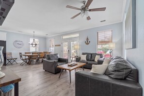 Living area - Abbie's Anchor (Destin)