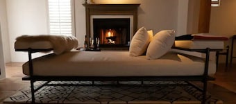 Peaceful Suite in Desert Inn- Black Mesa King Room