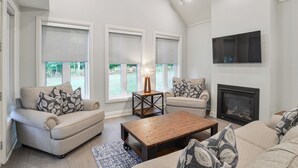 Living area - The Belle Cottage (#39) (Muskoka Lakes)