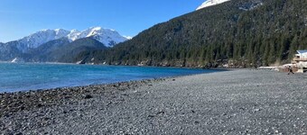 Point Place, Cozy Cabin a Short Walk from the Beach