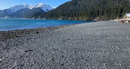 Point Place, Cozy Cabin a Short Walk from the Beach
