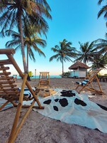 Ubicación a pie de playa y arena blanca
