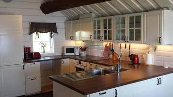 Cottage | Private kitchen | Fridge, microwave, oven, stovetop