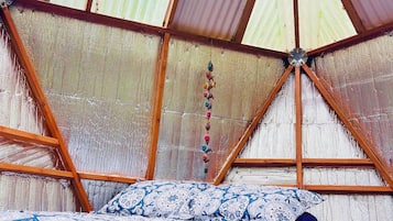 1 bedroom, bed sheets