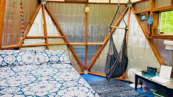 1 bedroom, bed sheets