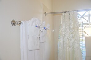 Rumah Deluks | Kamar mandi