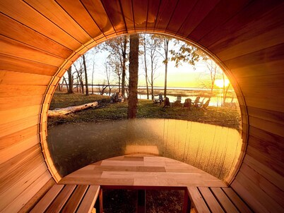 Unique Lake Cabin- Hot Tub, 2 Saunas, Massage Chair, Ice Baths - SPA