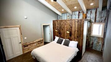 4 bedrooms, iron/ironing board, travel crib, free WiFi