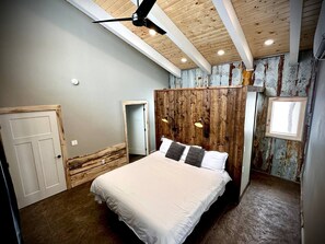 4 bedrooms, iron/ironing board, travel cot, free WiFi - Unique Lake Cabin- Hot Tub, 2 Saunas, Massage Chair, Ice Baths - SPA (NEW YORK MILLS)
