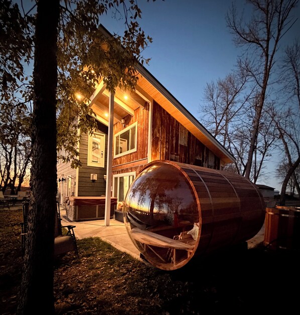 Terrace/patio - Unique Lake Cabin- Hot Tub, 2 Saunas, Massage Chair, Ice Baths - SPA (NEW YORK MILLS)