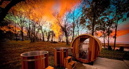 Designer Lake Cabin & Spa - Hot Tub, 2 Saunas, Ice Baths & Massage Chair