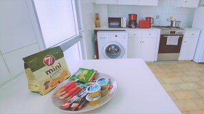 Frigorifero, microonde, forno, macchina per tè/caffè
