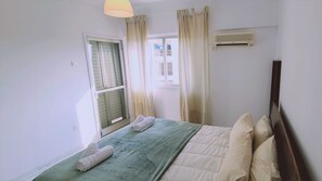 1 habitación, insonorización y tabla de planchar con plancha 