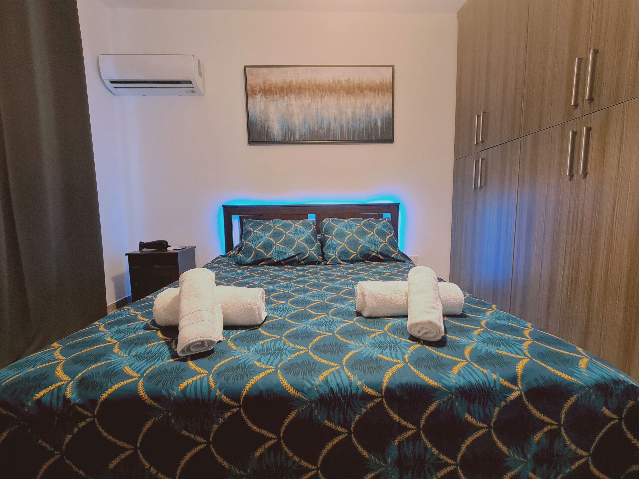 1 غرفة نوم ومكواة/لوح كي وواي فاي مجانًا وملاءات أسرّة