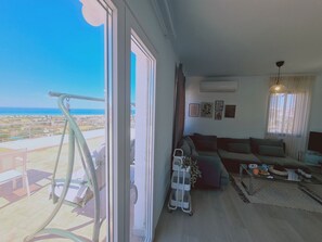 TV - STAY BelleVue Apartment (Paphos)