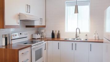 Fridge, microwave, coffee/tea maker