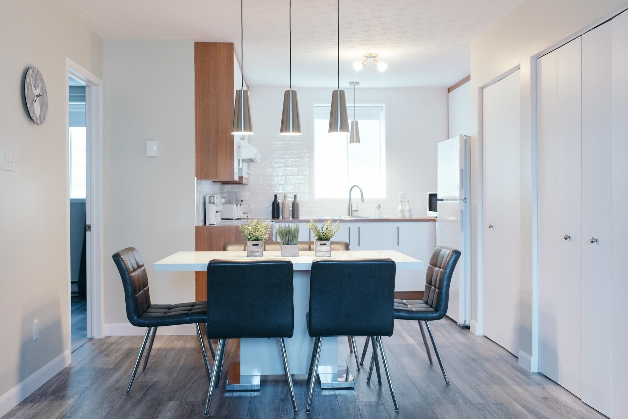 Refrigerador, microondas y cafetera y tetera 