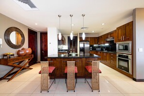 Kühlschrank, Mikrowelle, Ofen, Geschirrspüler