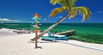 Private Oceanfront, beach, dock and Hottub