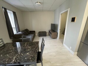 TV - Suite with closed bedroom and sofa bed near Plage Kiwanis (Le Convivial) (Rouyn-Noranda)