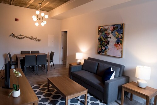 Two bedroom flat on rue Gamble Ouest (Le Central)